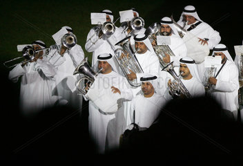 Dubai  Vereinigte Arabische Emirate  Blasorchester auf der Galopprennbahn Nad al Sheba