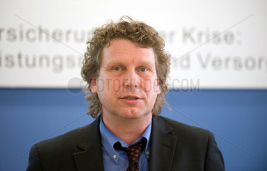 Prof. Dr. Bernd Raffelhueschen  Professor fuer Finanzwissenschaft