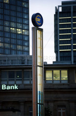Eine symbolische Saeule fuer den Euro in Frankfurt/Main