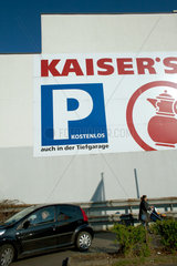 Berlin  Deutschland  Kundenparkplatz der Supermarktkette Kaisers