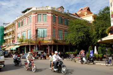 Phnom Penh  Kambodscha  kambodschanisch  Kolonialgebaeude an der Uferpromenade