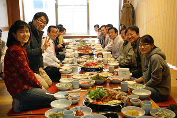 Seoul  Menschen in einem Restaurant