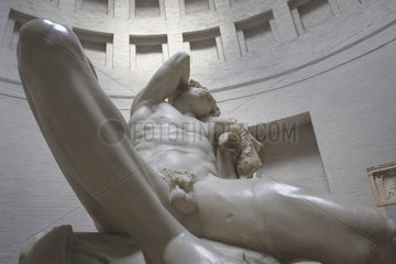 schlafende Skulptur in der Muenchner Glyptothek