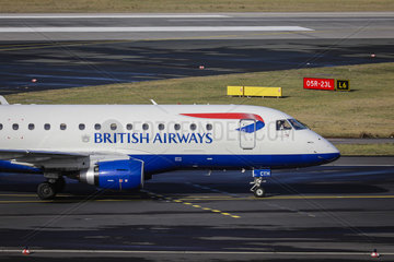 British Airways Flugzeug auf dem Weg zur Startbahn  Flughafen Duesseldorf International  DUS  Nordrhein-Westfalen  Deutschland