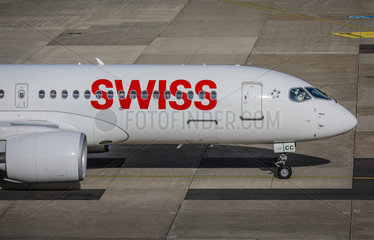 SWISS Flugzeug  Flughafen Duesseldorf International  DUS  Nordrhein-Westfalen  Deutschland