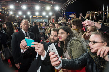Berlin  Deutschland  Schauspieler Jamie Dornan auf dem Roter Teppich der Berlinale 2015