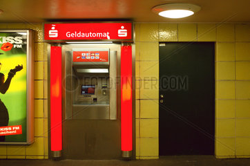 Berlin  ein Geldautomat der Berliner Sparkasse