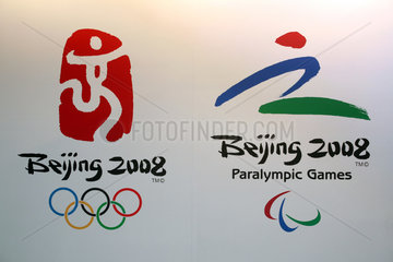 Symbolfoto  Logo der Olympischen Sommerspiele und der Paralympics 2008 in Peking