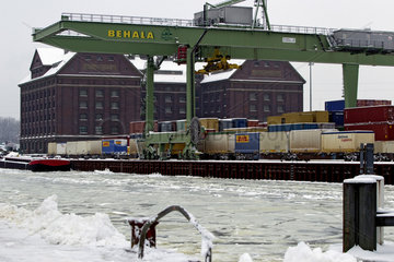 Schnee und Eis im Westhafen