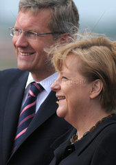 Berlin  Deutschland  Bundespraesident Christian Wulff und Bundeskanzlerin Angela Merkel  beide CDU