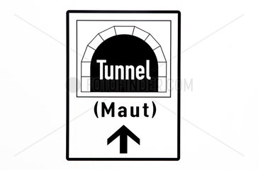 Rostock  Deutschland  Hinweisschild Mautpflichtiger Tunnel