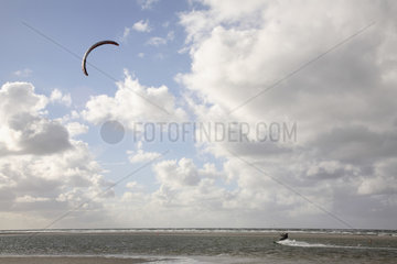 Amrum  ein Kite-Surfer