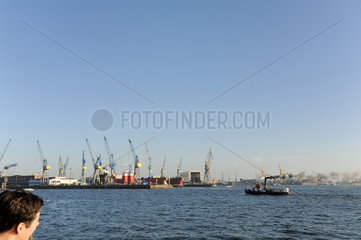 Hamburg  Deutschland  Blick ueber den Hamburger Hafen