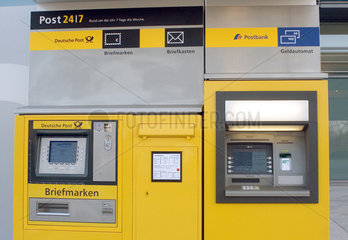 Berlin  Deutschland  Post-Serviceinsel fuer Privatkunden am Bahnhof Suedkreuz