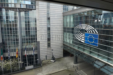 Bruessel  Region Bruessel-Hauptstadt  Belgien - Emblem des Europaparlaments am Parlamentsgebaeude.