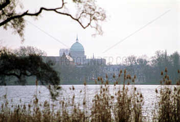 Blick ueber den Heiligen See auf Potsdam