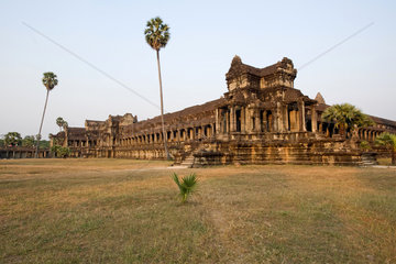 Angkor  Kambodscha  ein Eckpavillon und dritte Gallerie von Angkor Wat