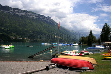 Boenigen  Schweiz  Boote am Ufer des Brienzersees
