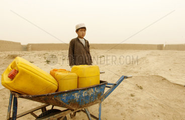 Kunduz  Afghanistan  Wasserstelle in einem Dorf bei Kunduz