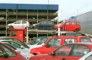 Verladung von Autos in Bremerhaven (Import/Export)