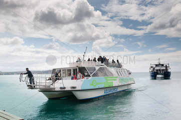 Peguera  Mallorca  Spanien  Touristen auf einem Ausflugsboot