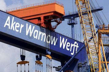 Warnemuende  Detailaufnahme eines Verladekrans im Hafen der Aker Warnow Werft