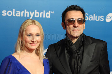 Berlin  Deutschland  Branko Djuric  Schauspieler  mit Ehefrau Tanja Ribic
