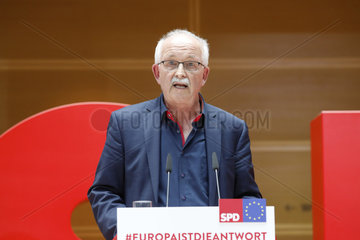 SPD Pressekonferenz und Praesentation der 2. Plakatwelle zur Europawahl  Willy-Brand-Haus