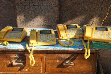 Peking  oeffentliche Telefone am Strassenrand