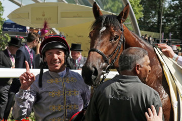 Royal Ascot  The Wow Signal with Frankie Dettori after winning the Coventry Stakes