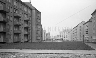 Dresden  DDR  Stadtansicht. Neubauten im Stadtteil Striesen