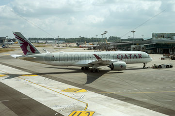 Singapur  Republik Singapur  A350 Passagierflugzeug der Qatar Airways auf dem Flughafen Changi