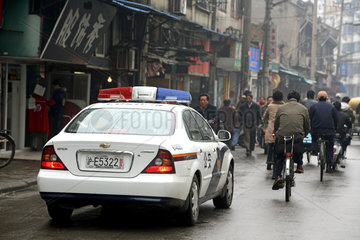 Shanghai  Polizeiauto in der Innenstadt