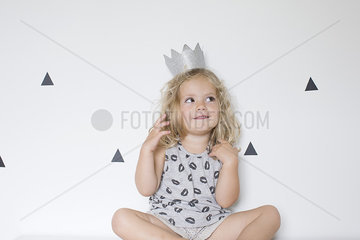 Little girl wearing paper crown
