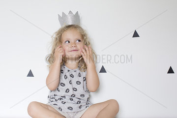 Little girl wearing a paper crown