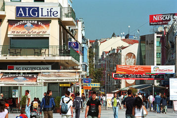 Blick auf eine Fussgaengerzone im Zentrum von Plovdiv  Bulgarien