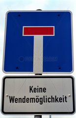 Verkehrszeichen -Sackgasse- und -Keine Wendemoeglichkeit-