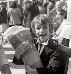 Berlin  DDR  Junge mit grosser Schultuete an seinem ersten Schultag