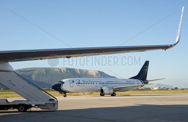 Palermo  Italien  Flugzeug der Fluggesellschaft Blue Panorama
