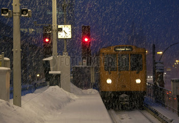 U-Bahn im Schneetreiben