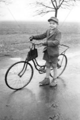 Kind mit einem Fahrrad