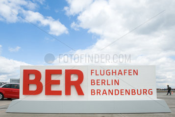 Schoenefeld  Deutschland  Schild Flughafen Berlin Brandenburg