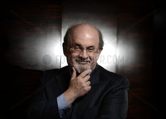 Berlin  Deutschland  Schriftsteller Salman Rushdie im Portrait
