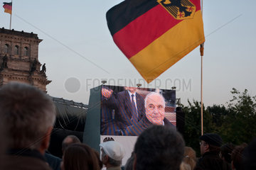 Berlin  Deutschland  Besucher auf dem Volksfest zum Tag der Deutschen Einheit