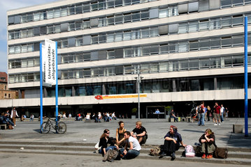 Braunschweig  Studenten auf dem Campus der TU Carolo-Wilhelmina