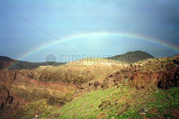 Agaete  Gran Canaria  Spanien  Berglandschaft mit Regenbogen