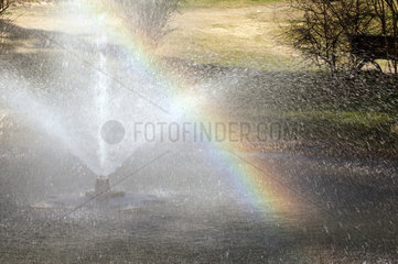 Ahlbeck  Deutschland  Regenbogen an einer Wasserfontaene