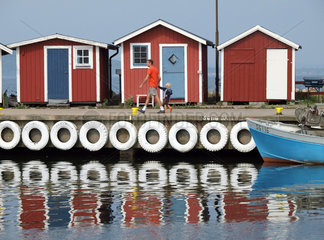 Hanoe  Schweden  Fischerhuetten im Hafen