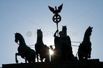 Berlin  Deutschland  die Quadriga auf dem Brandenburger Tor