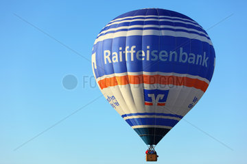 Kiel  Deutschland  ein Heissluftballon der Raiffeisenbank